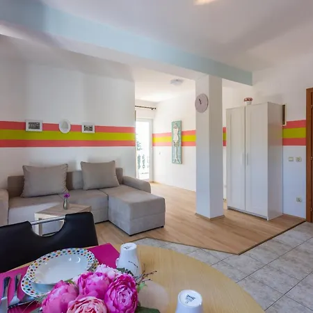 Antonija Apartment *